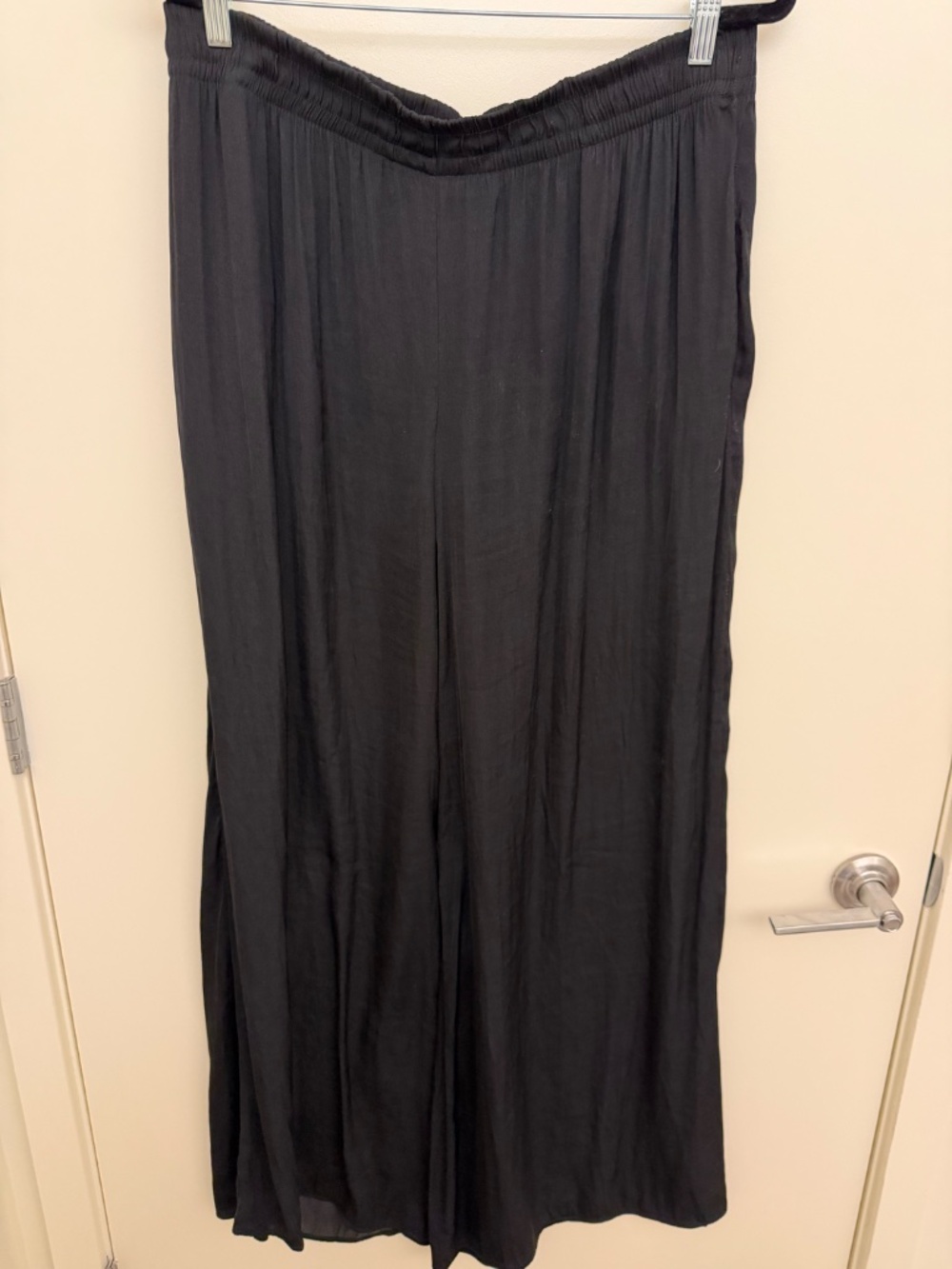 Wide Leg Flowy Pant - Picture 3 of 4